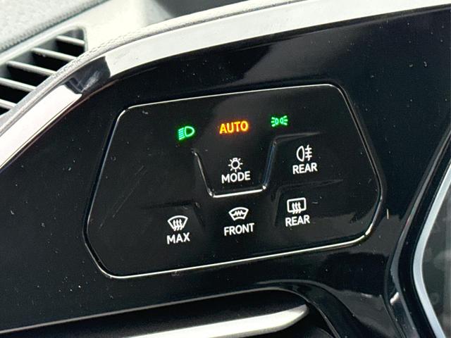 Volkswagen / Caddy / / / / NAVI+AHK+ACC+SHZ+KAMERA+LED+PDC