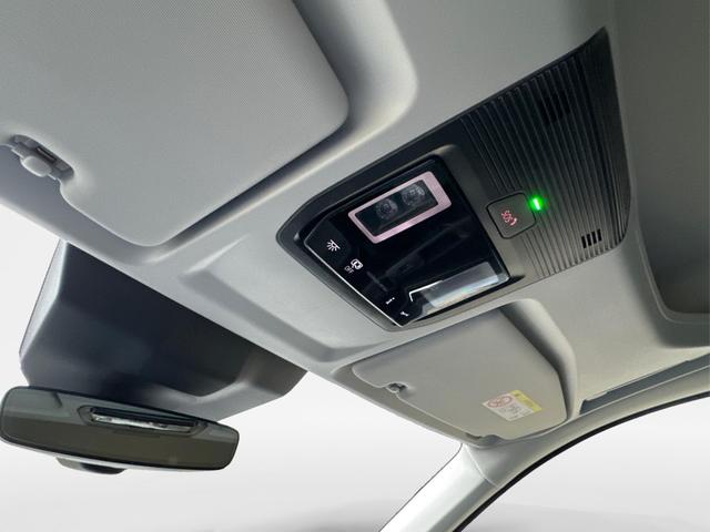 Volkswagen / Caddy / / / / NAVI+AHK+ACC+SHZ+KAMERA+LED+PDC