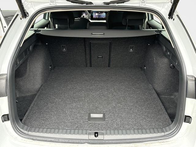 Skoda / Octavia Combi / Weiß / / / AHK+KAMERA+ACC+EL. HECKKL+SHZ