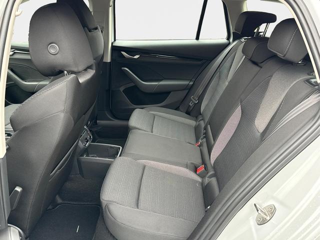 Skoda / Octavia Combi / Weiß / / / AHK+KAMERA+ACC+EL. HECKKL+SHZ