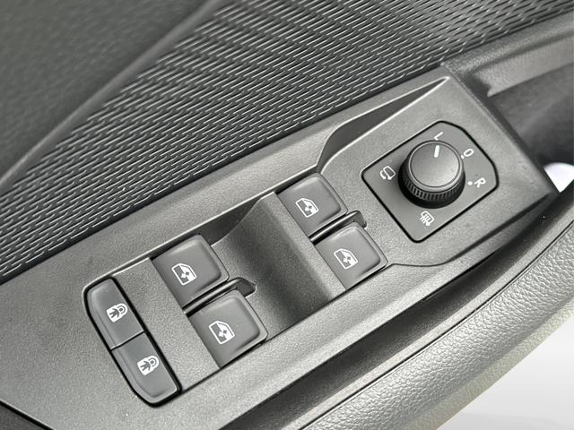 Skoda / Octavia Combi / Weiß / / / AHK+KAMERA+ACC+EL. HECKKL+SHZ