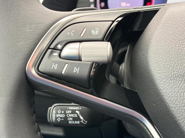 Skoda / Octavia Combi / Weiß / / / AHK+KAMERA+ACC+EL. HECKKL+SHZ