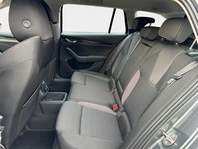 Skoda / Octavia Combi / Grau / / / AHK+KAMERA+ACC+EL. HECKKL+SHZ