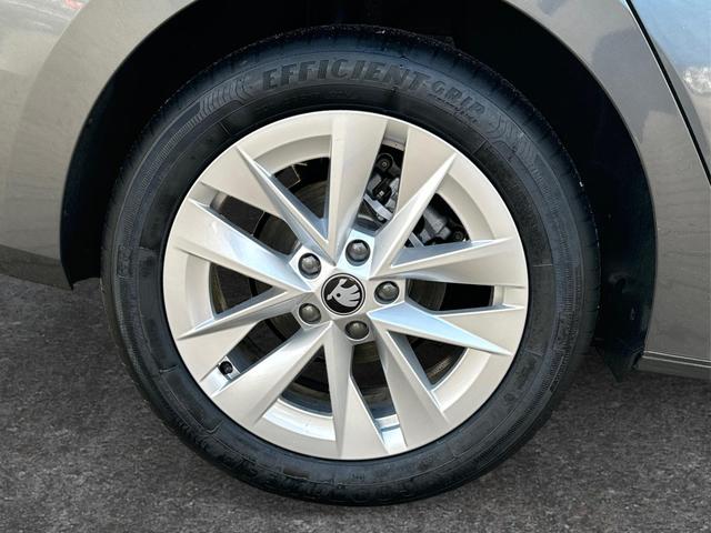 Skoda / Octavia Combi / Grau / / / AHK+KAMERA+ACC+EL. HECKKL+SHZ