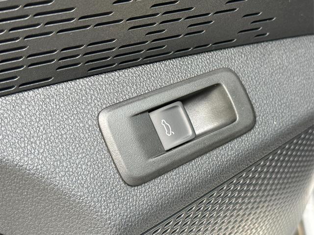 Skoda / Octavia Combi / Grau / / / AHK+KAMERA+ACC+EL. HECKKL+SHZ