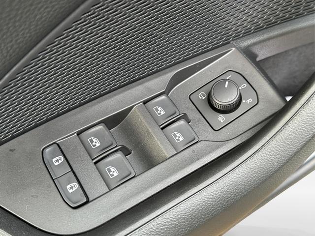 Skoda / Octavia Combi / Grau / / / AHK+KAMERA+ACC+EL. HECKKL+SHZ