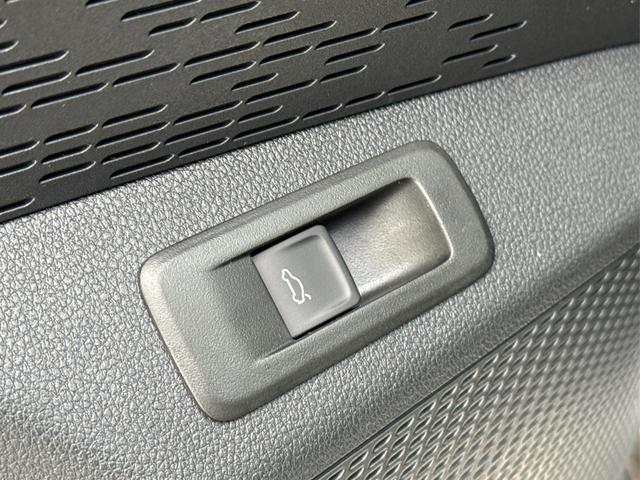 Skoda / Octavia Combi / Grau / / / AHK+KAMERA+ACC+EL. HECKKL+SHZ