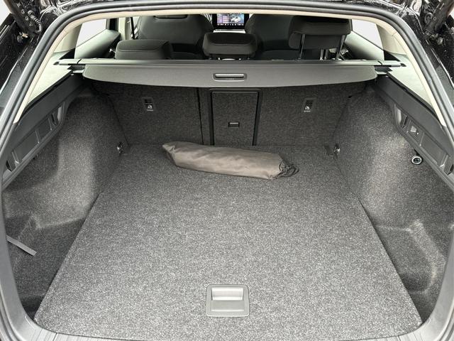 Skoda / Octavia Combi / Schwarz / / / AHK+KAMERA+ACC+EL. HECKKL+SHZ