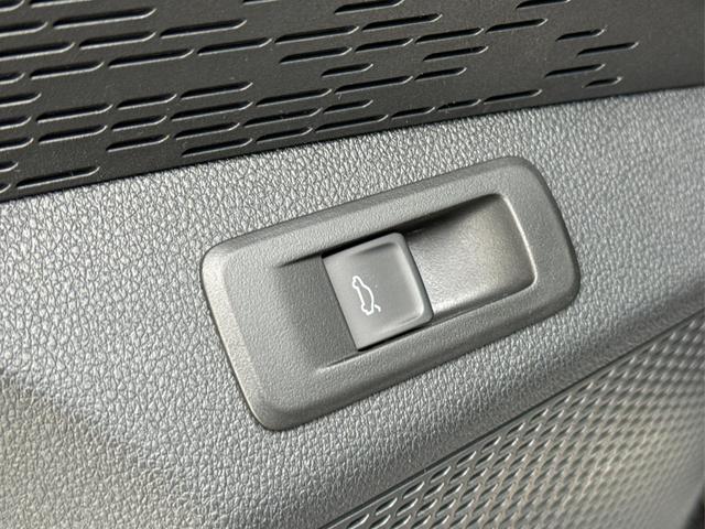 Skoda / Octavia Combi / Schwarz / / / AHK+KAMERA+ACC+EL. HECKKL+SHZ