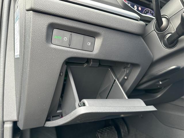 Skoda / Octavia Combi / Schwarz / / / AHK+KAMERA+ACC+EL. HECKKL+SHZ