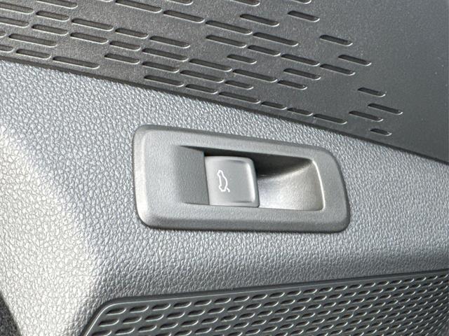 Skoda / Octavia Combi / Schwarz / / / AHK+KAMERA+ACC+EL. HECKKL+SHZ