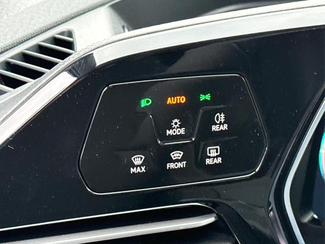 Volkswagen / Caddy / / / / 4x4+NAVI+AHK+ACC+SHZ+KAMERA+LED+PDC