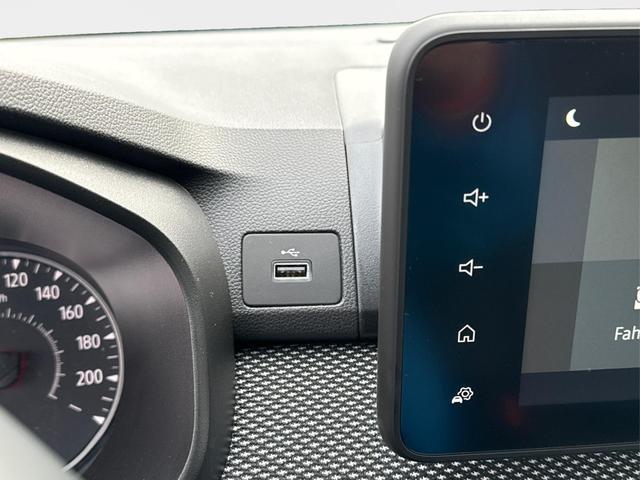 Dacia / Sandero / / / / KAMERA+SHZ + PDC+ DAB+ KLIMA