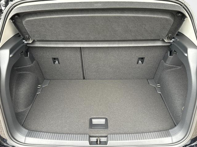 Volkswagen / T-Cross / Schwarz / / / MATRIX+KAMERA+ACC+KLIMA+SHZ+17 LM+KEYLESS