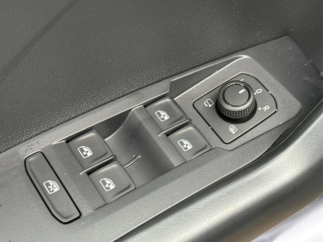 Volkswagen / T-Cross / Schwarz / / / MATRIX+KAMERA+ACC+KLIMA+SHZ+17 LM+KEYLESS