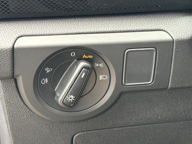 Volkswagen / T-Cross / Schwarz / / / MATRIX+KAMERA+ACC+KLIMA+SHZ+17 LM+KEYLESS