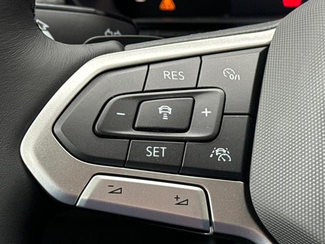 Volkswagen / T-Cross / Schwarz / / / MATRIX+KAMERA+ACC+KLIMA+SHZ+17 LM+KEYLESS