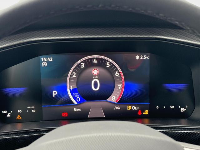 Volkswagen / T-Cross / Schwarz / / / MATRIX+KAMERA+ACC+KLIMA+SHZ+17 LM+KEYLESS