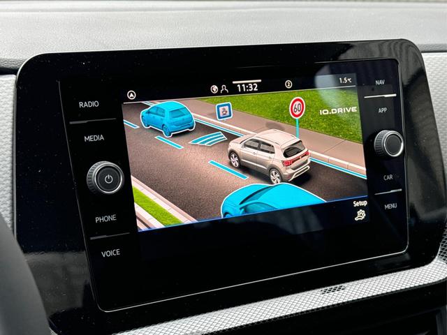 Volkswagen / T-Cross / Blau / / / MATRIX+KAMERA+ACC+KLIMA+SHZ+17 LM+KEYLESS