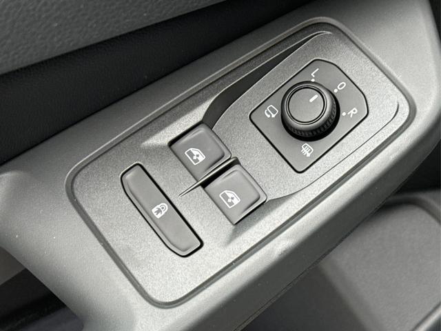 Volkswagen / Caddy / / / / LANE ASSIST+NAVI+KAM+SHZ+KLIMA+AHK+ACC