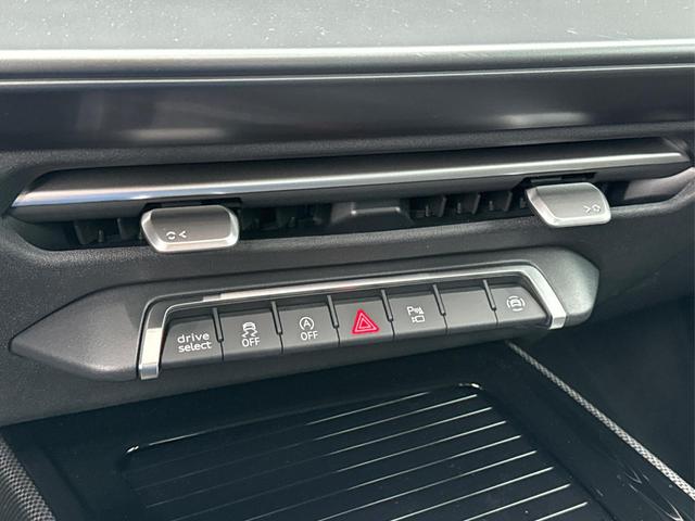 Audi / Q3 / Grau / / / *Neues Modell*NAVI+ACC+KAMERA+PDC+EL. HECKKL.+LED, Beispielbilder, ggf. teilweise mit Sonderausstattung