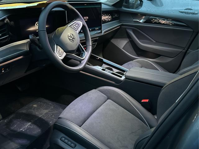 Volkswagen / Passat Variant / Grau / / / DSG+PANO+NAVI+MATRIX+360 KAM+MASSAGE+ACC+18 LM