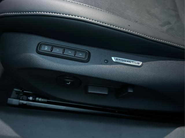 Volkswagen / Passat Variant / Grau / / / DSG+PANO+NAVI+MATRIX+360 KAM+MASSAGE+ACC+18 LM