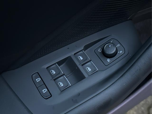 Volkswagen / Passat Variant / Grau / / / DSG+PANO+NAVI+MATRIX+360 KAM+MASSAGE+ACC+18 LM