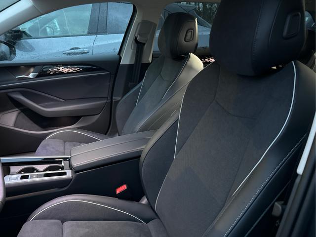 Volkswagen / Passat Variant / Grau / / / DSG+PANO+NAVI+MATRIX+360 KAM+MASSAGE+ACC+18 LM