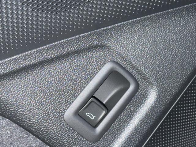 Volkswagen / Passat Variant / Grau / / / DSG+PANO+NAVI+MATRIX+360 KAM+MASSAGE+ACC+18 LM