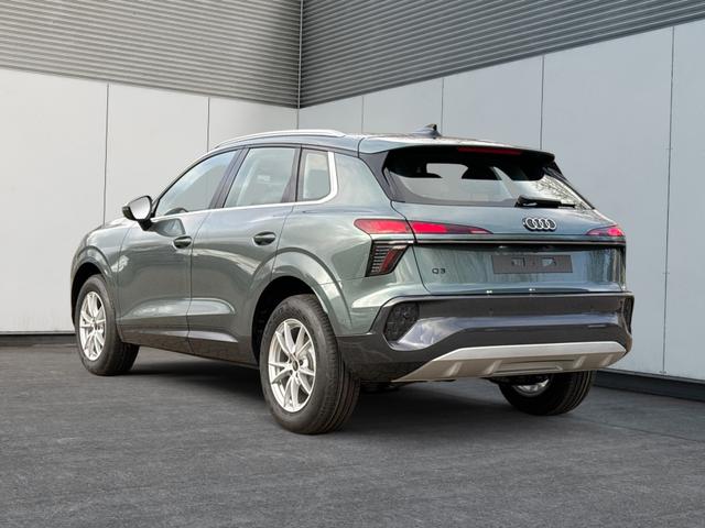 Audi / Q3 / Grün / / / *Neues Modell*AHK+NAVI+ACC+KAMERA+PDC+EL. HECKKL.+LED
