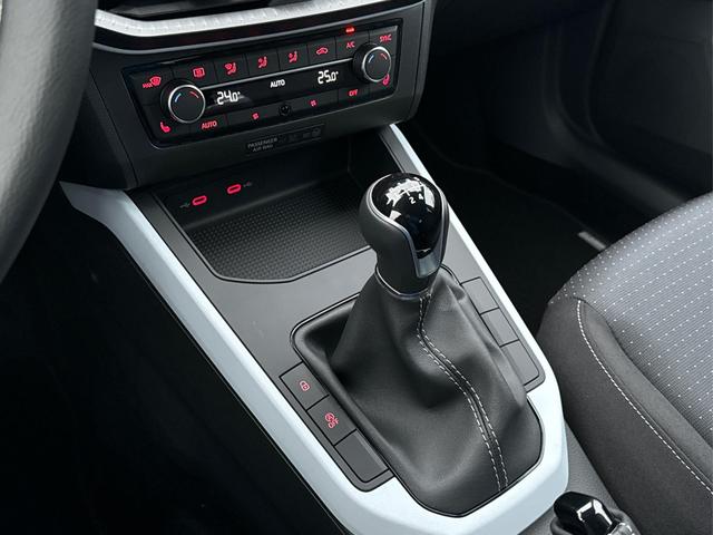 Seat / Arona / Blau / / / 5J GARANTIE+SHZ+KLIMA+PDC+TEMPOMAT+VOLL-LED+16 ALU