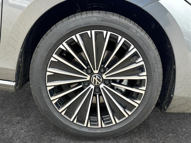 Volkswagen / Passat Variant / Grau / / / DSG+PANO+NAVI+MATRIX+360 KAM+MASSAGE+ACC+18 LM