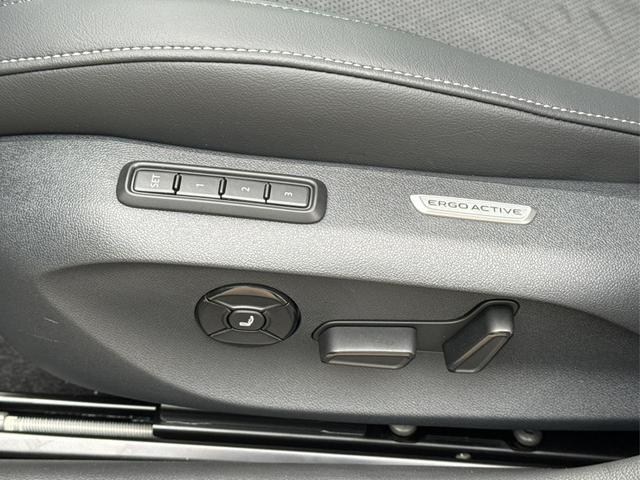 Volkswagen / Passat Variant / Grau / / / DSG+PANO+NAVI+MATRIX+360 KAM+MASSAGE+ACC+18 LM