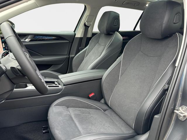 Volkswagen / Passat Variant / Grau / / / DSG+PANO+NAVI+MATRIX+360 KAM+MASSAGE+ACC+18 LM