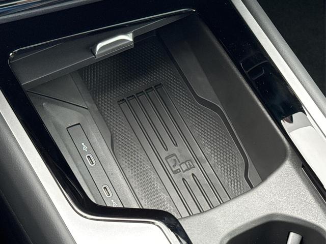 Volkswagen / Passat Variant / Grau / / / DSG+PANO+NAVI+MATRIX+360 KAM+MASSAGE+ACC+18 LM