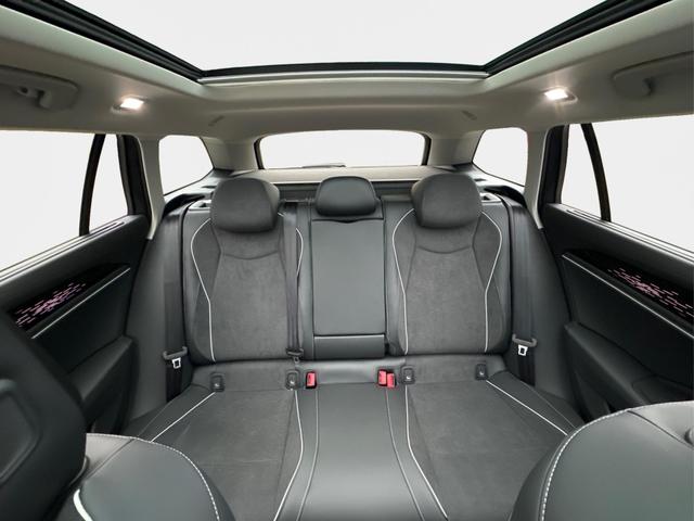 Volkswagen / Passat Variant / Grau / / / DSG+PANO+NAVI+MATRIX+360 KAM+MASSAGE+ACC+18 LM