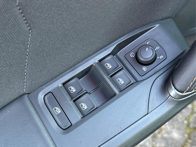 Cupra / Leon Sportstourer / Blau / / / ST eHK+KAMERA+SHZ+ACC+LED+18 LM+PDC