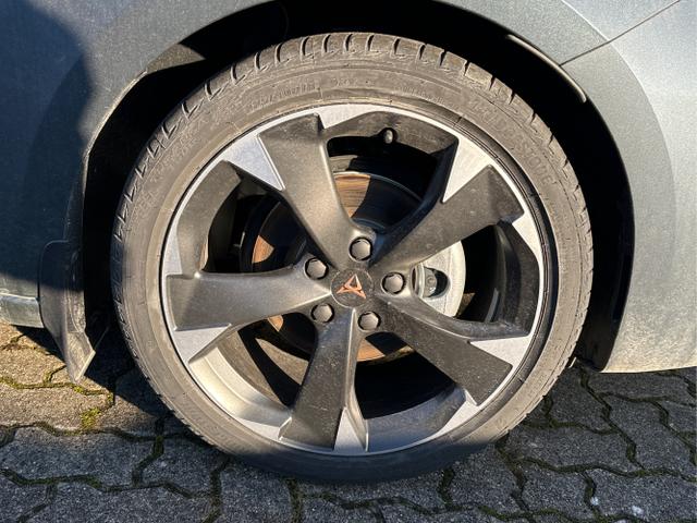Cupra / Leon Sportstourer / Grau / / / ST eHK+KAMERA+SHZ+ACC+LED+18 LM+PDC, Beispielbilder, ggf. teilweise mit Sonderausstattung
