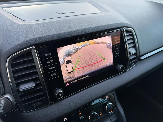 Skoda / Karoq / Schwarz / / / Karoq 2.0 TDI Style *AHK*LED*NAVI*ACC*E-HECK*