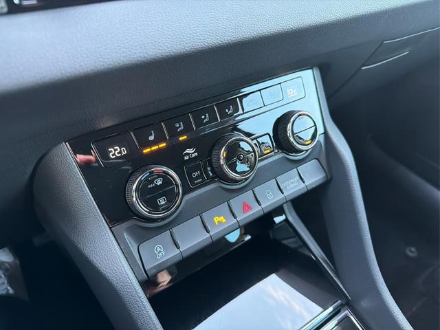 Skoda / Karoq / Schwarz / / / Karoq 2.0 TDI Style *AHK*LED*NAVI*ACC*E-HECK*