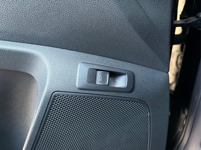 Skoda / Karoq / Schwarz / / / Karoq 2.0 TDI Style *AHK*LED*NAVI*ACC*E-HECK*