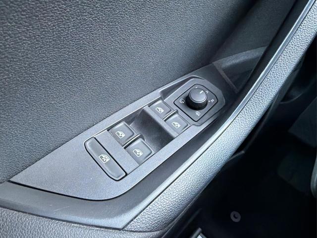 Skoda / Karoq / Schwarz / / / Karoq 2.0 TDI Style *AHK*LED*NAVI*ACC*E-HECK*