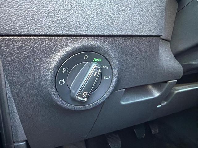 Skoda / Karoq / Schwarz / / / Karoq 2.0 TDI Style *AHK*LED*NAVI*ACC*E-HECK*