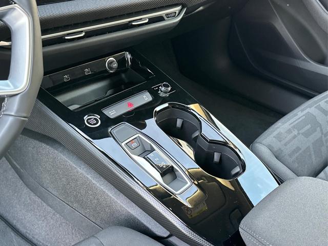 Audi / A5 / / / / quattro NAVI+EL. HECKKL.+PDC+LED+17 LM