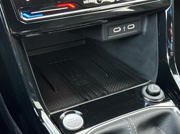 Volkswagen T-Cross R-Line AHK+KAMERA+IQ-LIGHT+SUNSET+PDC+18 LM 