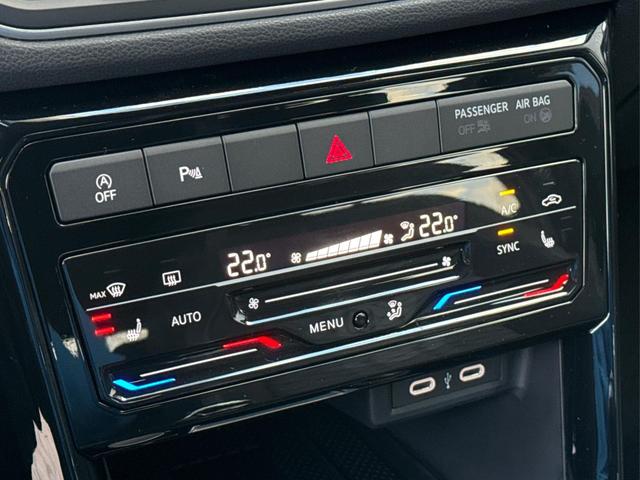 Volkswagen / T-Cross / Blau / / / KAMERA+IQ-LIGHT+SUNSET+PDC+SHZ+18 LM, Beispielbilder, ggf. teilweise mit Sonderausstattung