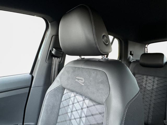 Volkswagen / T-Cross / Schwarz / / / AHK+KAMERA+IQ-LIGHT+SUNSET+PDC+18 LM, Beispielbilder, ggf. teilweise mit Sonderausstattung