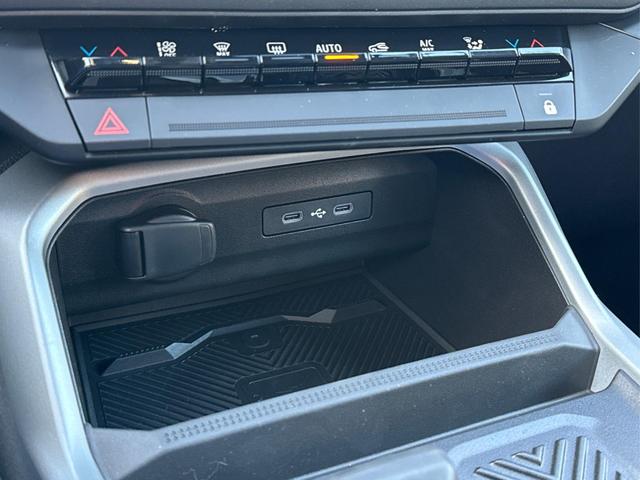 Dacia / Bigster / Gr&uuml;n / / / PANO+NAVI+ARKAMYS+KAMERA+SHZ+LED+18 ALU