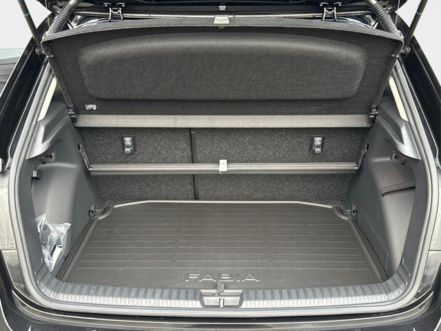 Skoda / Fabia / / / / DSG+5J GARANTIE+KAMERA+KESSY+LED